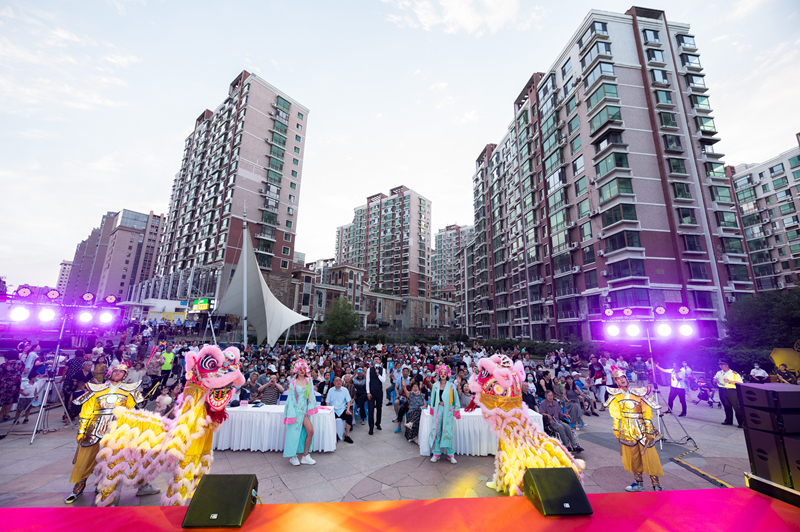 09“國信中國·社區(qū)藝術(shù)節(jié)”現(xiàn)場氣氛熱烈_副本.jpg 09“國信中國·社區(qū)藝術(shù)節(jié)”現(xiàn)場氣氛熱烈_副本.jpg