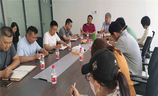 13. 集團(tuán)副董事長(zhǎng)馬秉臣、王佩龍等領(lǐng)導(dǎo)蒞臨山東總公司指導(dǎo)工作_副本.jpg