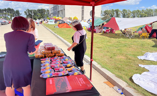 2. 南山總公司銷(xiāo)售團(tuán)隊(duì)到農(nóng)業(yè)總公司進(jìn)行客戶(hù)拓展活動(dòng)_副本.jpg