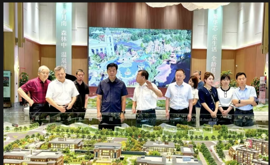 2024年8月8日，王巖董事長(zhǎng)陪同市政協(xié)領(lǐng)導(dǎo)視察南山書(shū)院康養(yǎng)綜合體項(xiàng)目_副本.png