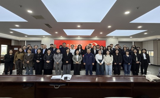 2024年10月18日，集團(tuán)黨委聯(lián)合長(zhǎng)發(fā)擔(dān)保黨支部參加了由朝陽(yáng)區(qū)黨群服務(wù)中心開(kāi)展的“傳承革命精神 賡續(xù)紅色血脈”公益黨課_副本.jpg