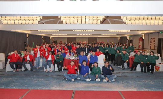 13.健康集團(tuán)2025年度“騏驥馳騁 共筑新篇”總結(jié)表彰大會(huì)合影留念_副本.jpg